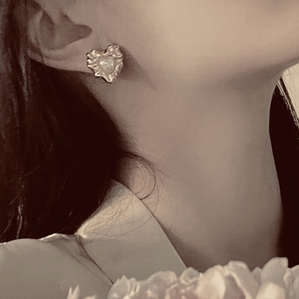 Crumpled Pearl Heart~ Vintage French Textured Rippled Wavy Classy Love Gold Stud - Picture 7 of 16